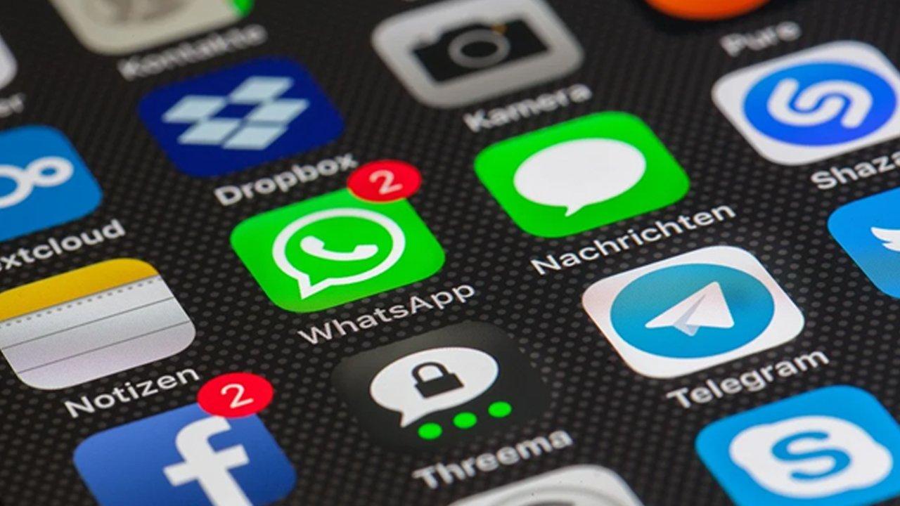 Tela de celular, mostrando aplicativos.