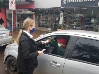 Por gasolina a R$ 2,50 o litro, douradenses enfrentam frio e fila que começou às 3h