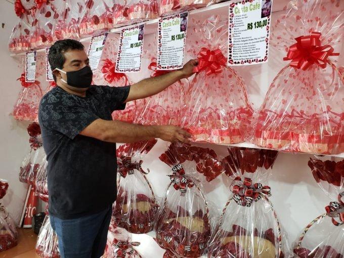 Comerciantes apostam em vendas para o Dia dos Namorados com presentes a partir de R,90