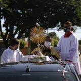 Inovação: Corpus Christi tem tapete com desenhos de crianças e procissão