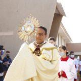 Inovação: Corpus Christi tem tapete com desenhos de crianças e procissão