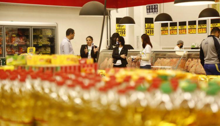 Em Dia Livre de Imposto Procon diz que consumidor deve ficar atento aos preços
