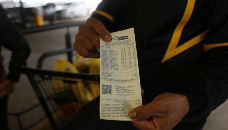 Em Dia Livre de Imposto Procon diz que consumidor deve ficar atento aos preços