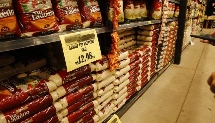 Em Dia Livre de Imposto Procon diz que consumidor deve ficar atento aos preços
