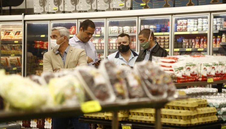 Em Dia Livre de Imposto Procon diz que consumidor deve ficar atento aos preços