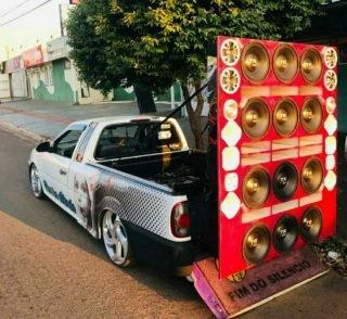 Responsáveis por festas lotadas em Campo Grande em plena pandemia vão para a delegacia
