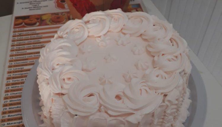 Com venda de frangos assados no Nova Lima, ela realizou sonho de se tornar confeiteira