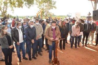 Governo de MS provoca aglomeração para lançar obra em aldeia indígena