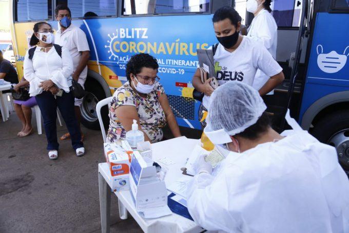 Ônibus do 'teste coronavírus' é alívio para quem tem sintomas da doença nas Moreninhas