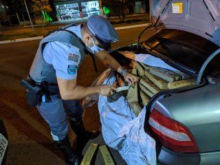 Motorista foge de barreira policial no MS e acaba preso com maconha em São Paulo
