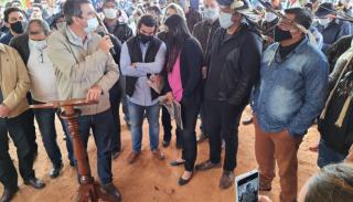 Transferido em UTI aérea, professor Terena permanece internado em Campo Grande