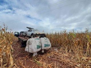 Suspeito de contrabando capota carro lotado de cigarro na fronteira e morre
