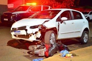 Acidente entre carro e moto mata professora de 46 anos