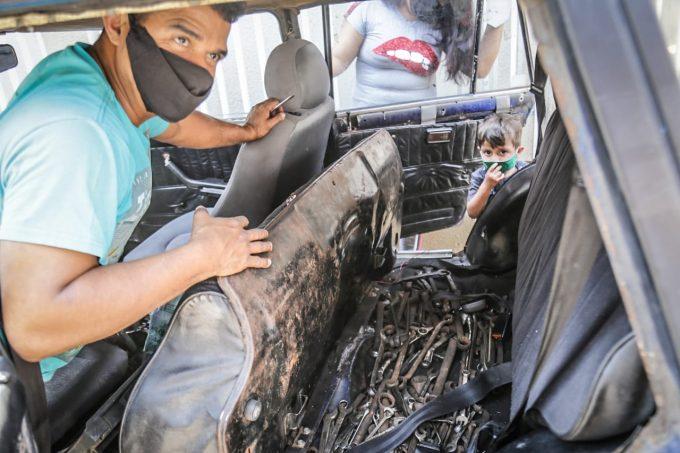 Família venezuelana viajou mais de 11.000km com carro russo atrás de sonho