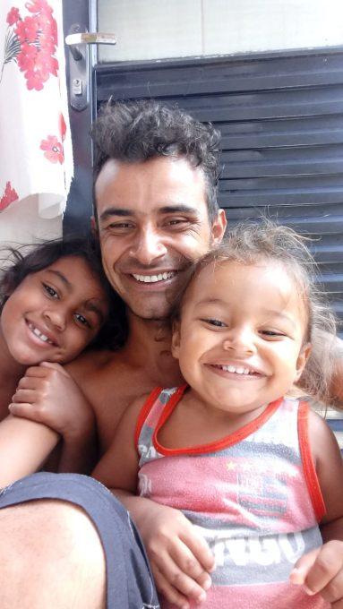 Depois de 7 anos morando em barraco, diarista comemora sonho de conquistar casa própria