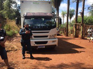 Ao ser assaltado, caminhoneiro pega arma de bandido, que acaba morto no Carioca