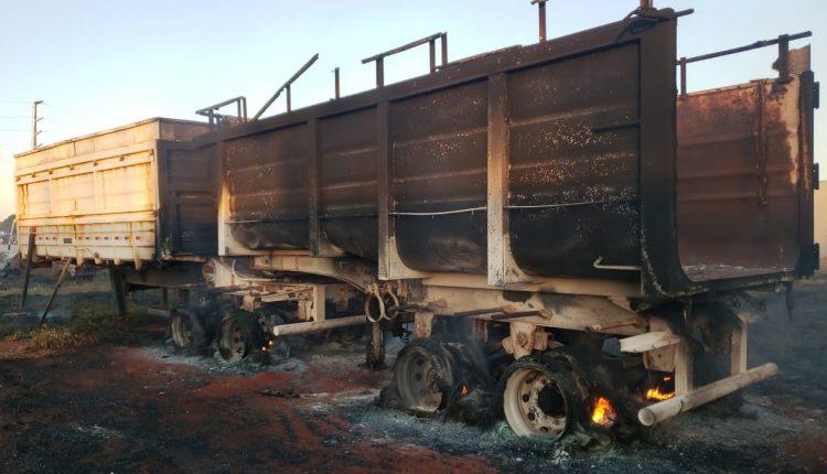 VÍDEO: Incêndio destruiu 80 veículos que seriam leiloados e suspeita é fogo tenha começado de fora