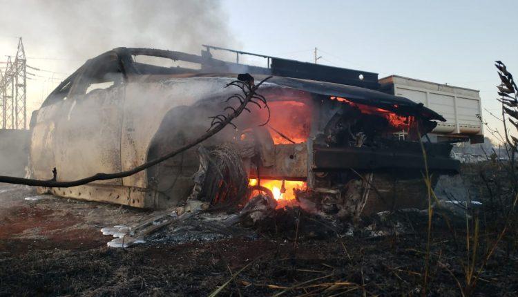 VÍDEO: Incêndio destruiu 80 veículos que seriam leiloados e suspeita é fogo tenha começado de fora