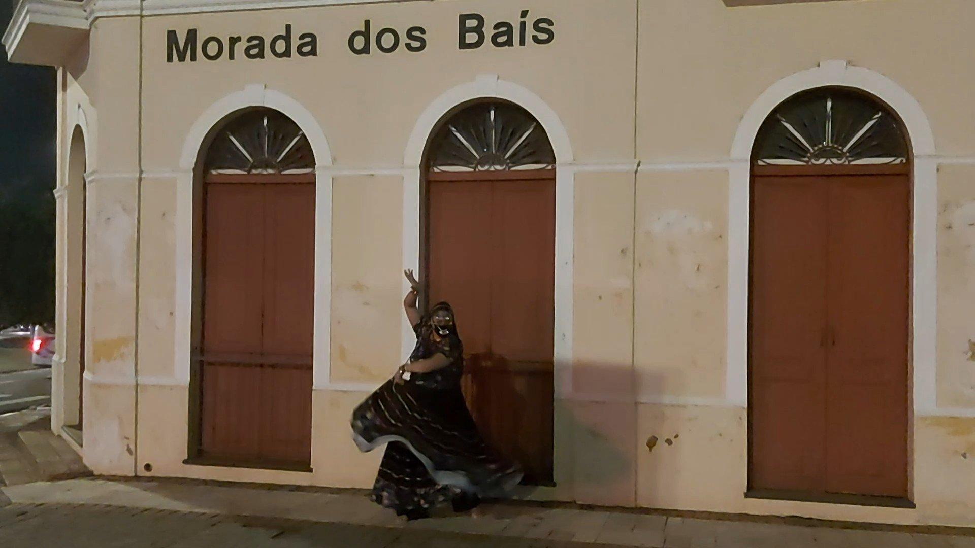 Cultura Cigana é exaltada em MS por grupo de dança, liderado por uma cigana de etnia