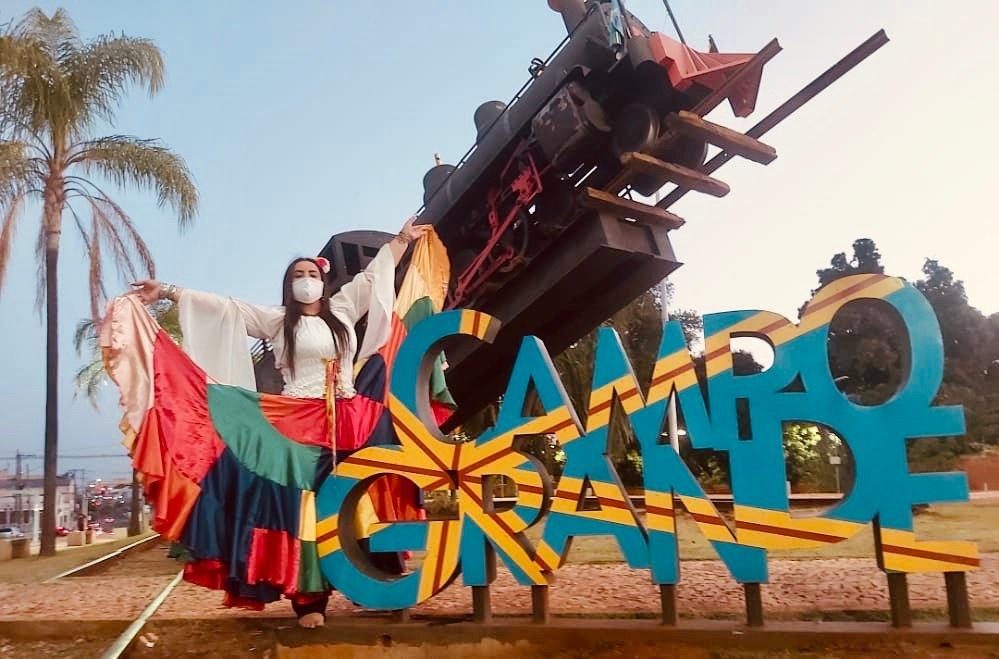 Cultura Cigana é exaltada em MS por grupo de dança, liderado por uma cigana de etnia