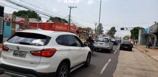 Candidatos dão largada em campanhas com carreata e discurso em bairros