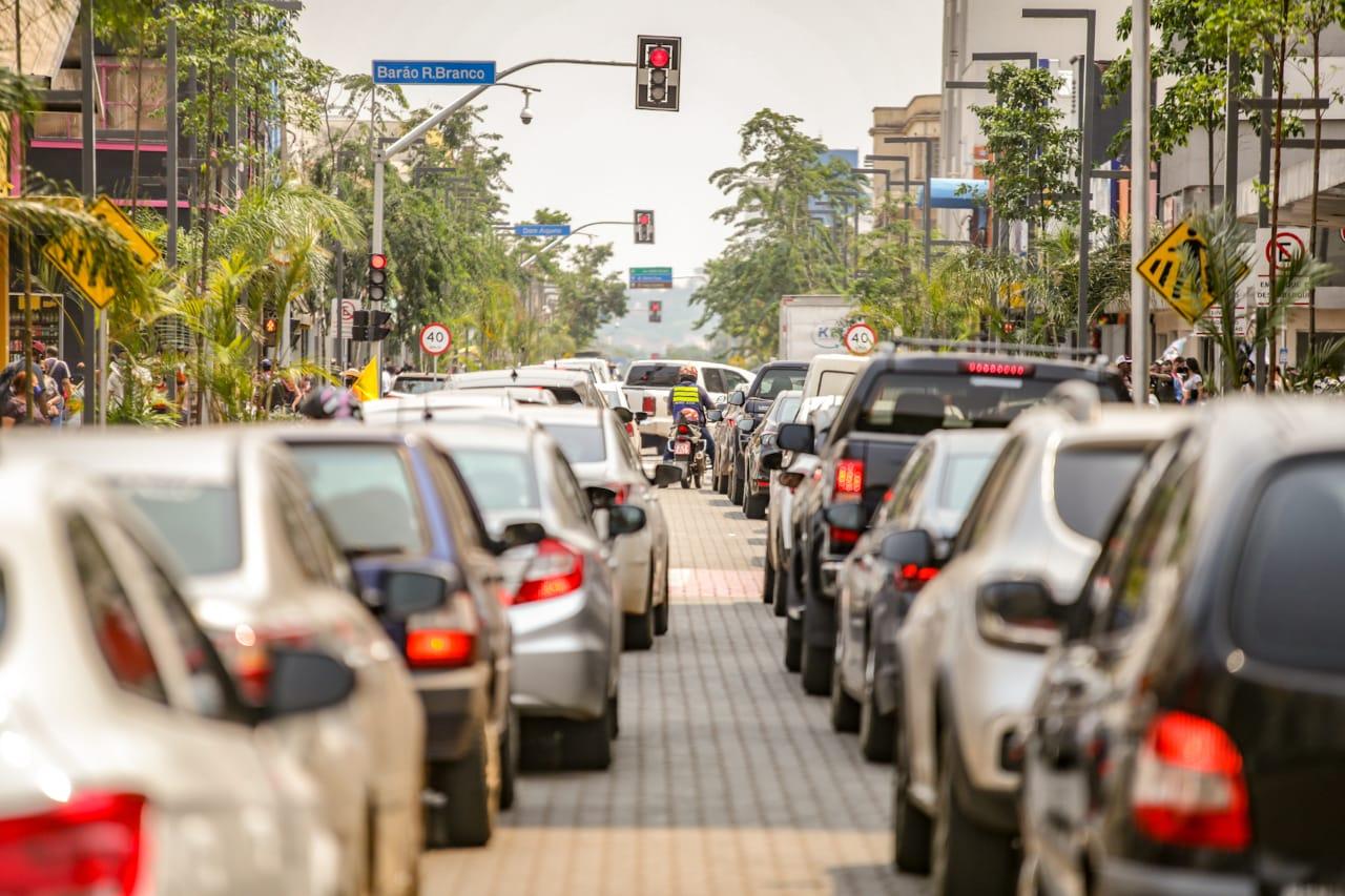 Ainda em pandemia, Campo Grande tem comércio lotado às vésperas do Dia das Crianças
