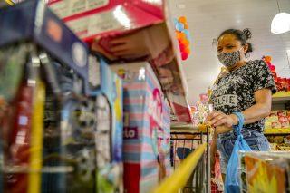 Ainda em pandemia, Campo Grande tem comércio lotado às vésperas do Dia das Crianças