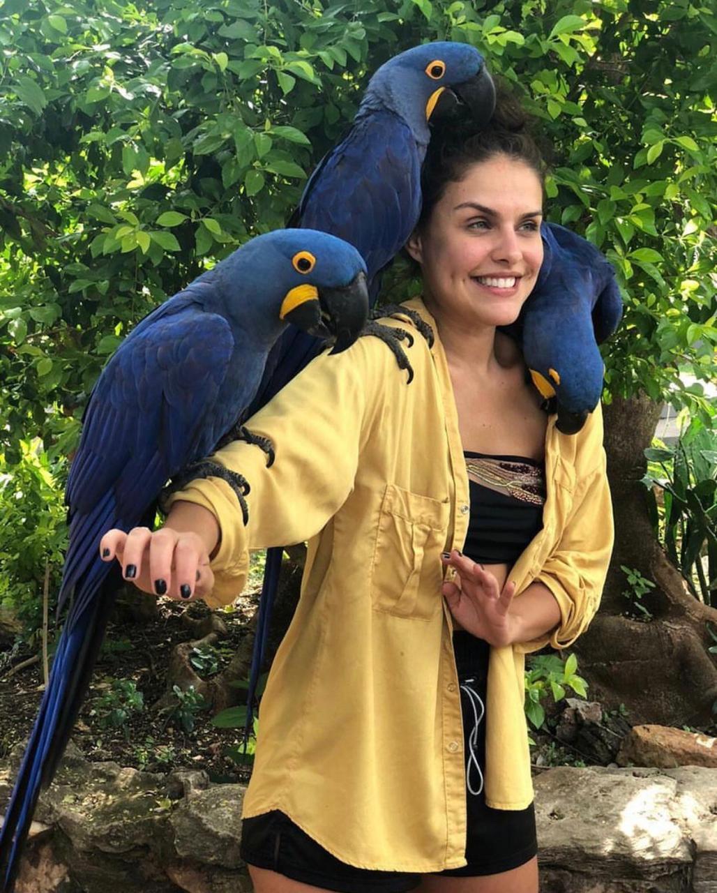 Paloma Bernardi e Dudu Pelizzari fazem turismo em Bonito-MS