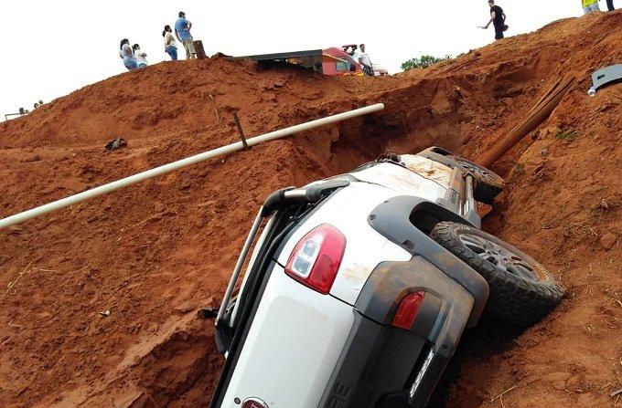 Condutor perde controle da direção e capota Strada em trecho de obras em rodovia de MS