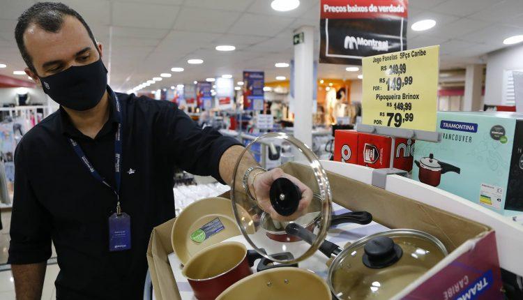 LISTA: Na véspera da Black Friday, lojas do Centro têm de celular a TV e até panelas com descontos