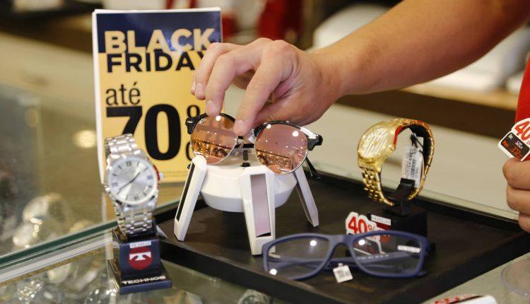 LISTA: Na véspera da Black Friday, lojas do Centro têm de celular a TV e até panelas com descontos