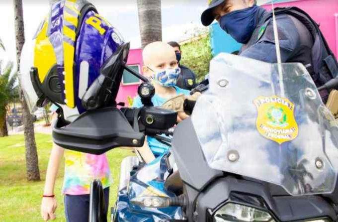 Blitz da Cura: Policiais e AACC/MS se unem pelo combate ao câncer infantojuvenil