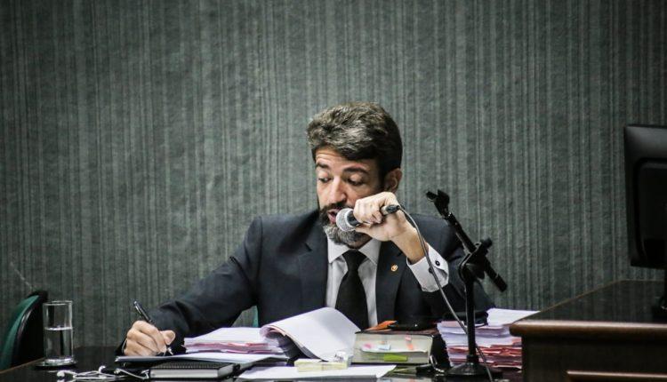 ‘A Fernanda não ficou inerte', diz promotor em julgamento de cafetina acusada de matar ex-superintendente