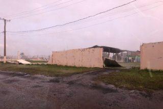 Chuva com ventos fortes causam destelhamentos e estragos a 70 km de Campo Grande