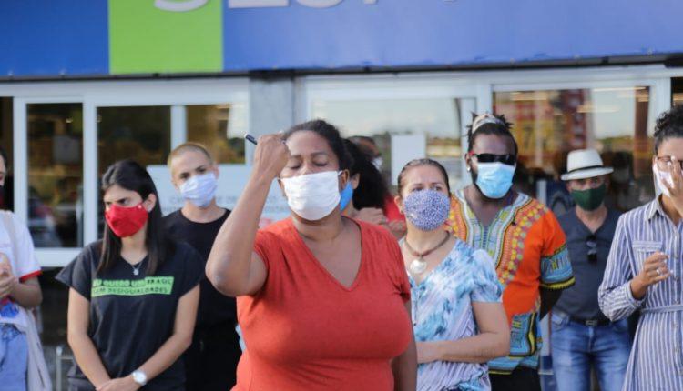 Supermercado de Campo Grande é alvo de protestos após morte de cliente no RS