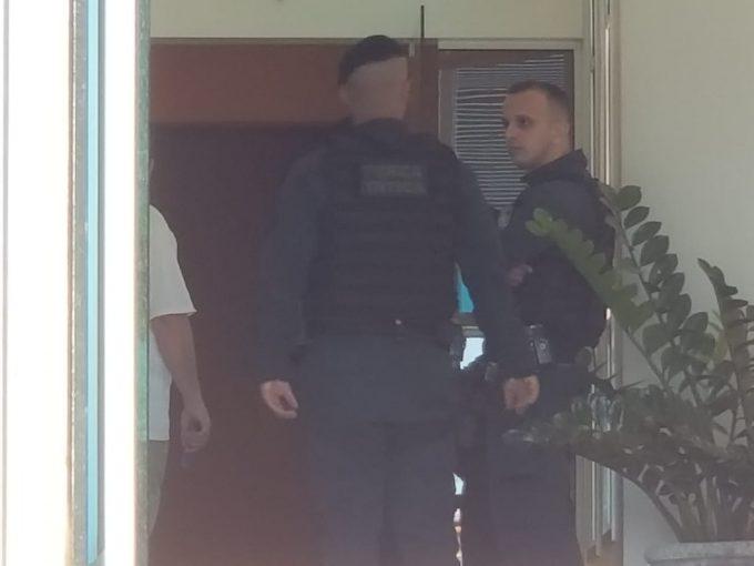 Durante briga, advogado dispara contra mulher e atira na própria cabeça em Campo Grande