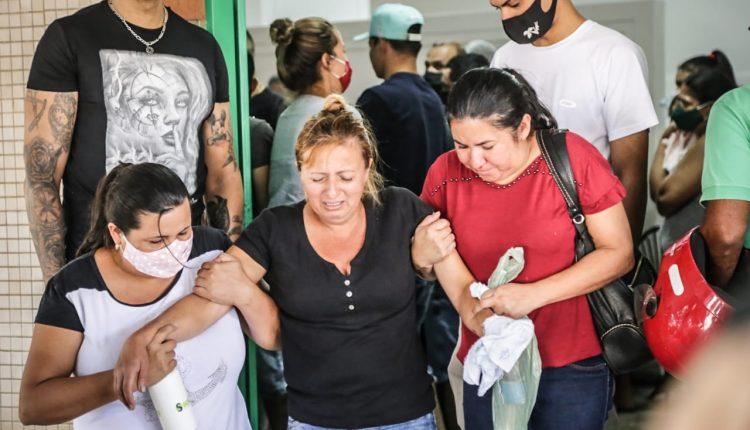 'Batalhador' e filho único, jovem que morreu esfaqueado em roubo a carro tinha entrevista agendada