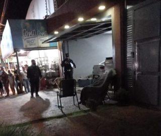 Homem é executado por pistoleiro na frente de amigos na fronteira