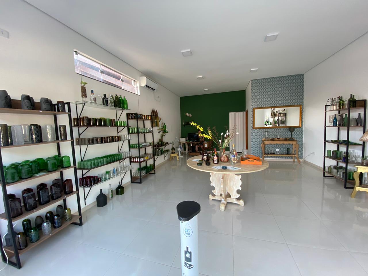 Criação Sustentável: Casa do Vidro retira do meio ambiente até 30t de descartes mensais e abre loja no centro de Bonito