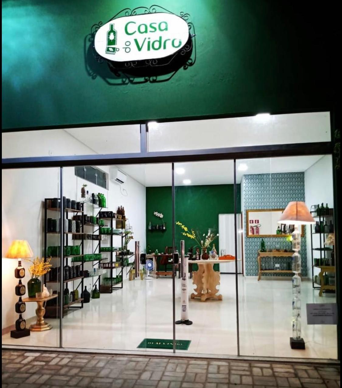 Criação Sustentável: Casa do Vidro retira do meio ambiente até 30t de descartes mensais e abre loja no centro de Bonito