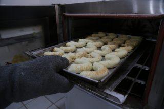 Mesmo com a crise, preço não muda e chipa de R$ 1 ainda é tradição em Campo Grande