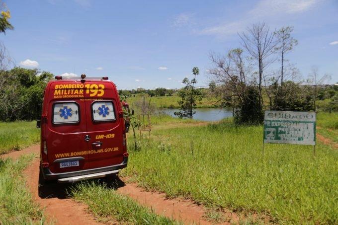 Mergulhador encontra corpo de jovem que se afogou em lagoa de Campo Grande