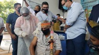 Enfermeiro intensivista e indígena são primeiros vacinados contra coronavírus em Dourados