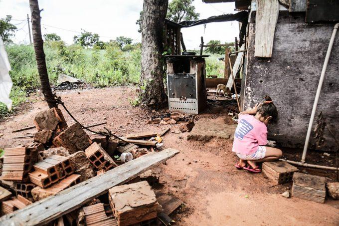 Com nova chuva e girinos aos montes, moradores da Aguadinha temem que comunidade se transforme em brejo