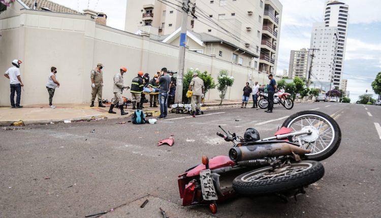 VÍDEO: Motociclista 'voa' ao ser atingido por carro em cruzamento de Campo Grande