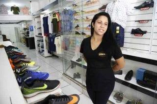 Com fim do auxílio e em um ano de pandemia, comércio nos bairros de Campo Grande amarga queda