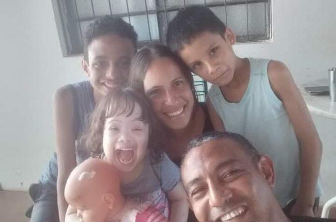 Um ano após perder Emily, mãe revive incerteza sobre morte da filha