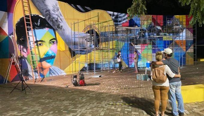 Neymar revela mural em quadra particular feito por Eduardo Kobra