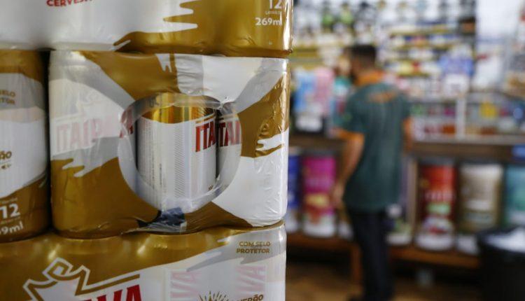 Em ano de Carnaval atípico, conveniências amargam queda de até 80% nas vendas