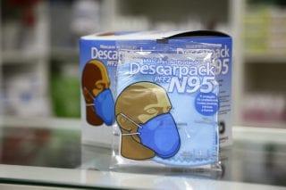Com máscaras N95 falsas no mercado, infectologistas recomendam proteção de tecido